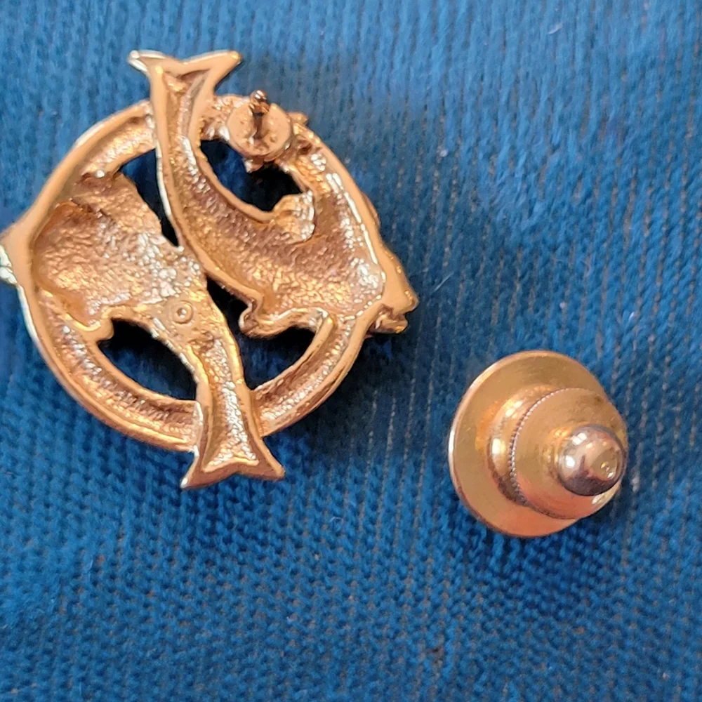 Vintage (?) Pisces Tie Tack ~ Lapel Pin ~ Unisex ~ 2 Fish ~ Gold Tone ~ FINAL!